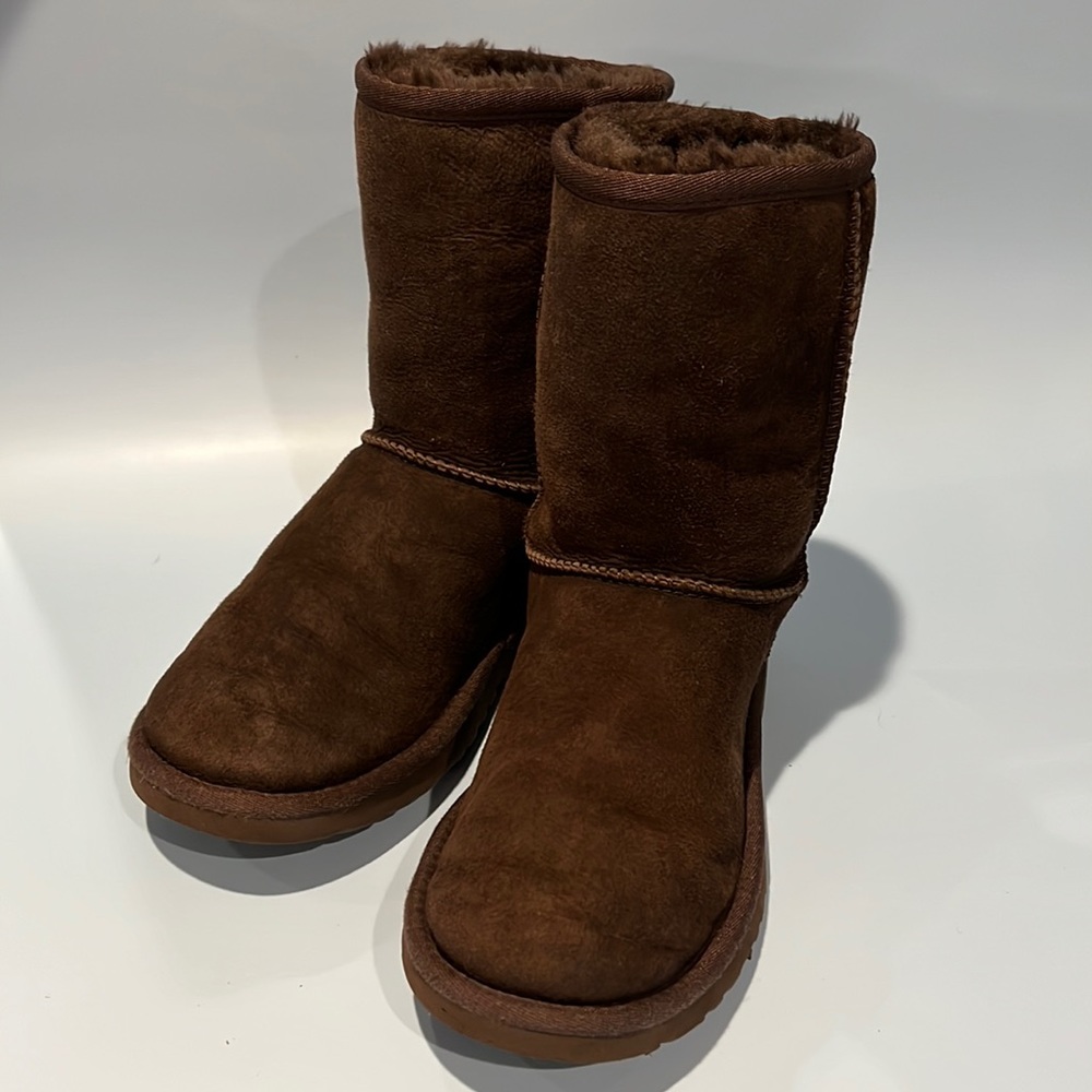 UGG Classic Short Suede Boots US Women’s Size 5